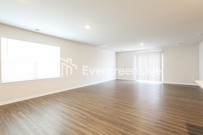 Building Photo - now