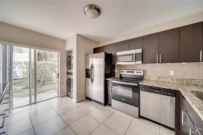 Building Photo - 6235 SW 47th Manor