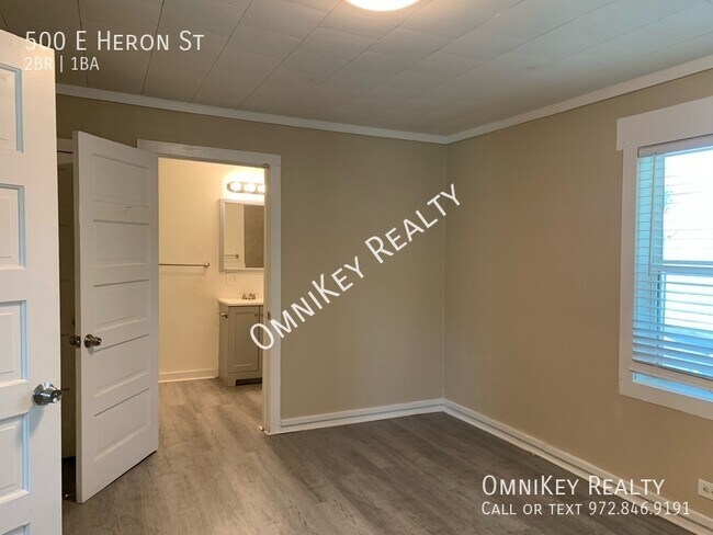 Building Photo - 500 E Heron St