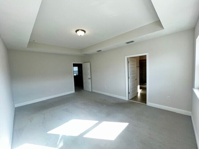 Building Photo - SPECTACULAR MODERN HOME!!Relaxing water views from the back of this beautiful home- MOVE IN Septe...