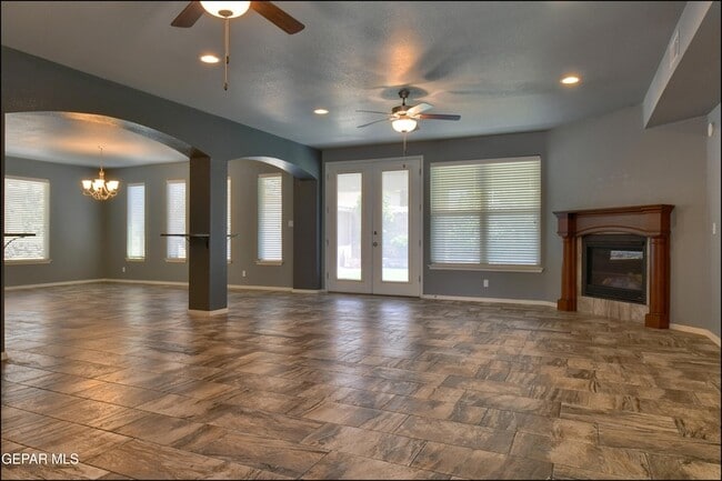 Building Photo - 6560 McFarland Ave