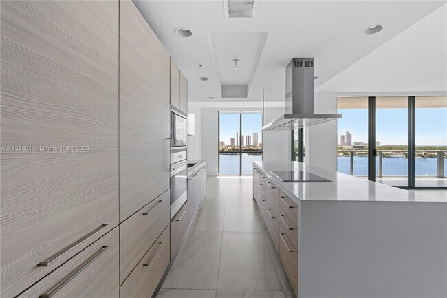 Building Photo - 17111 Biscayne Blvd