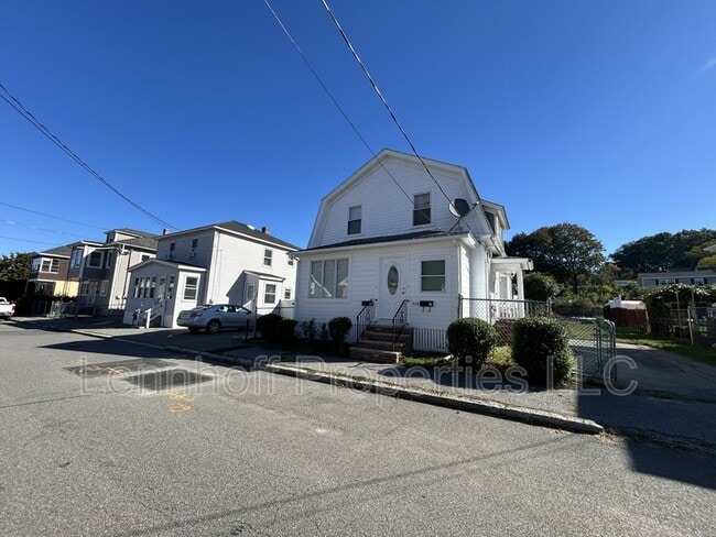 Building Photo - 526 Concord St