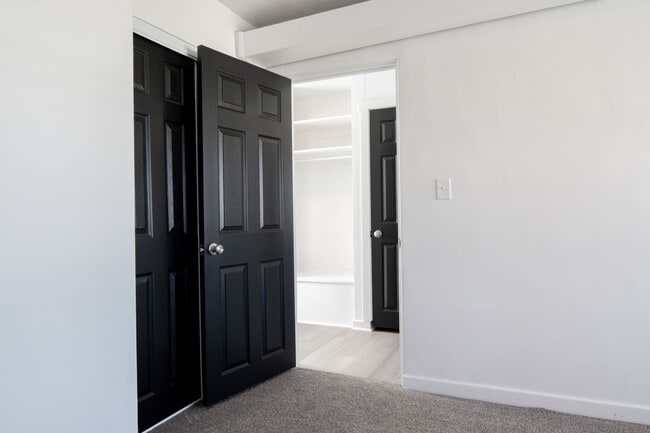 Building Photo - Newly Renovated 2BR Townhouse Midland, PA! W/ AC!