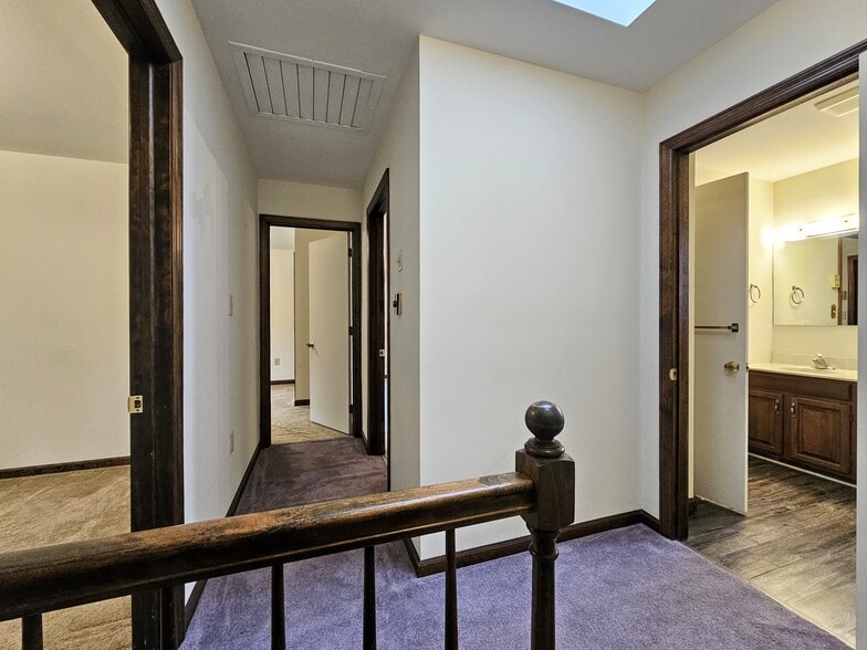 Building Photo - 474 N Maple St