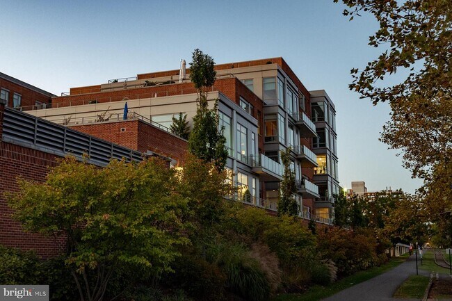 Building Photo - 601 N Fairfax St