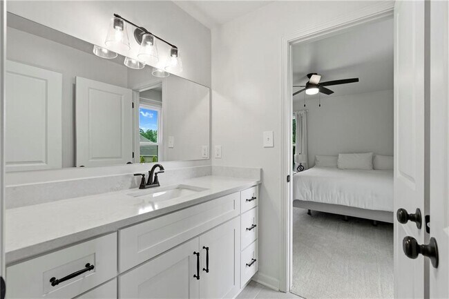 Building Photo - 4221 Willow Oak Dr