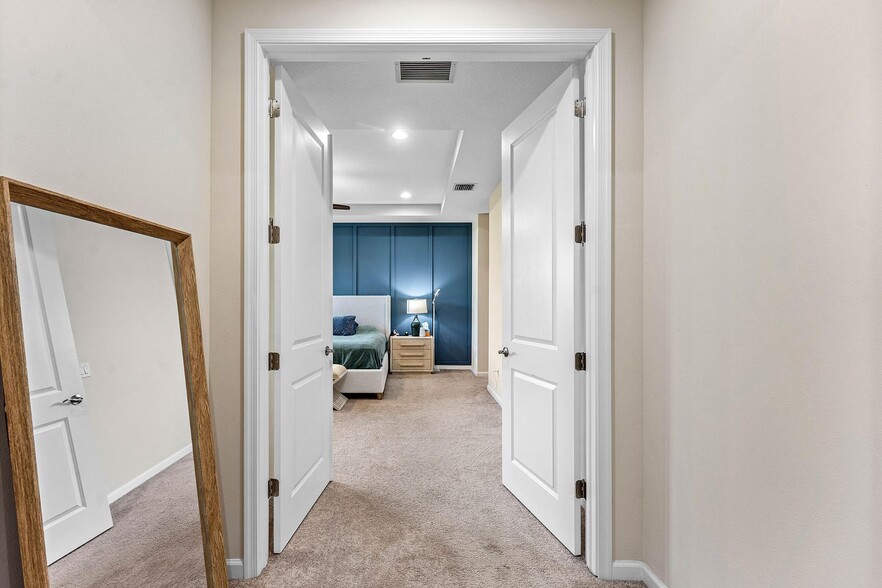 Building Photo - 16280 Oakview Dr