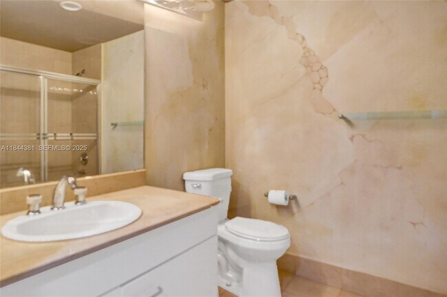 Building Photo - 21150 Point Pl