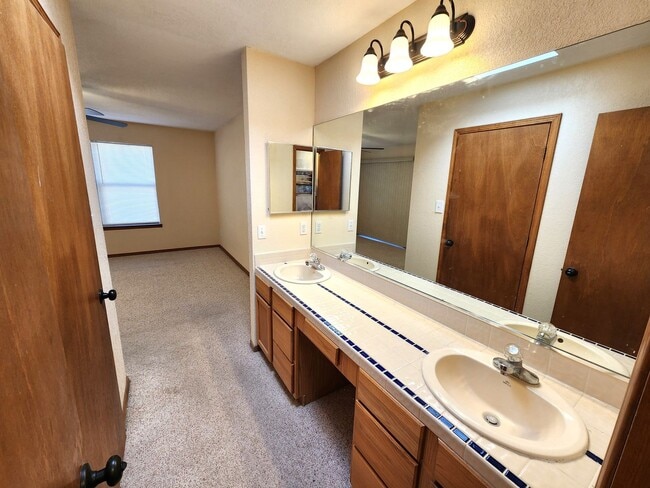 Building Photo - 2050 Pinecone Way