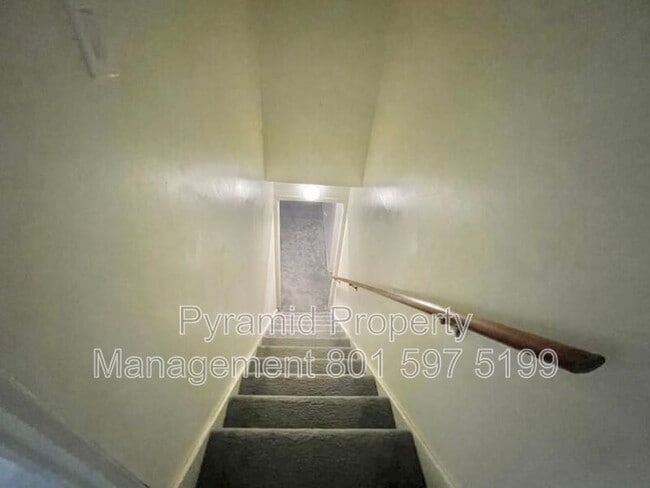 Building Photo - 874 E Angelina Ave