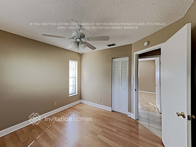 Building Photo - 3040 Oak View Dr