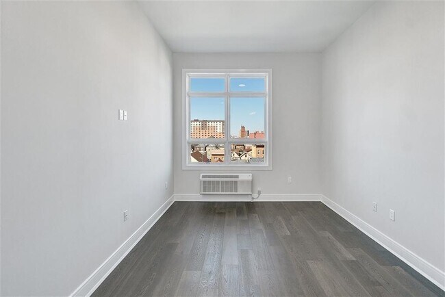 Building Photo - 119 Peter St