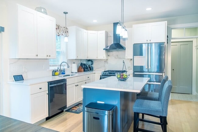 Building Photo - 5 Morse Ave