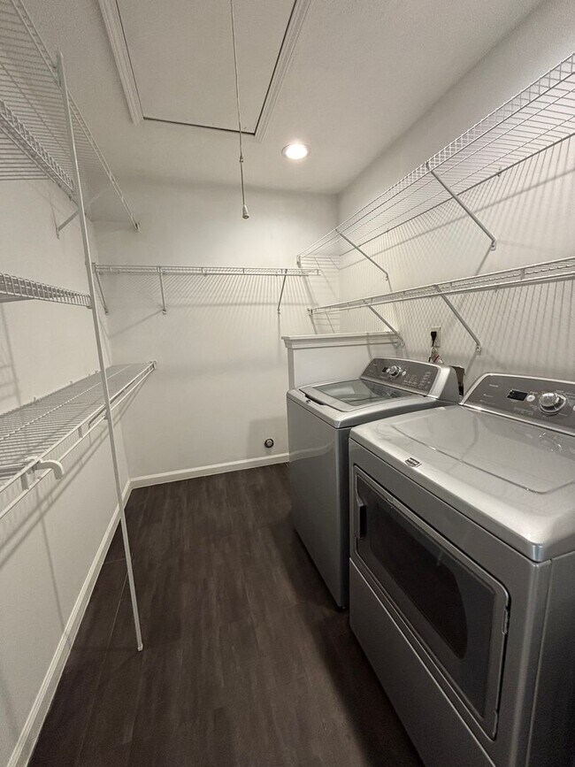 Building Photo - AVAILABLE NOW- LOW MAINTENANCE, MOVE-IN READY PATIO HOME IN NE COLUMBIA!!