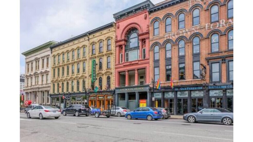 Building Photo - 633 E Main St