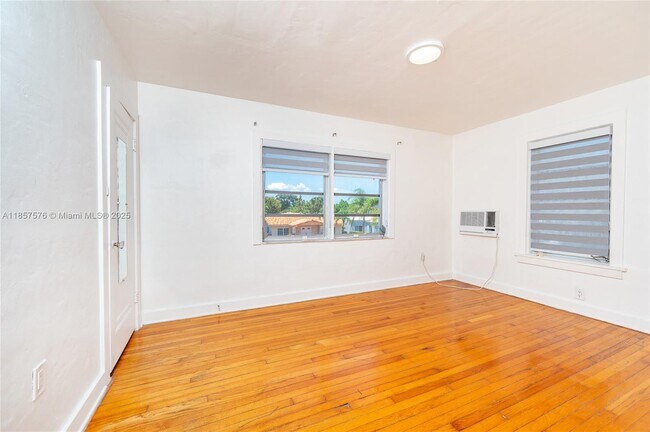 Building Photo - 2368 SW 26th St