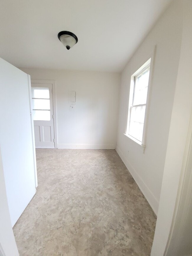 Building Photo - 405-A E Beech St