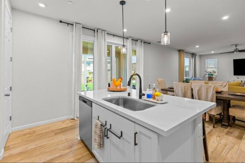 Building Photo - 2851 Ski Bch St