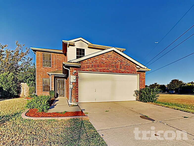 Building Photo - 2036 Talon Dr