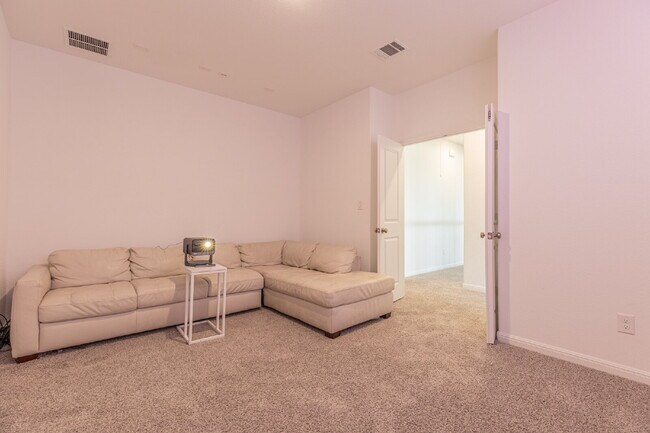 Building Photo - 2332 Giona Pl