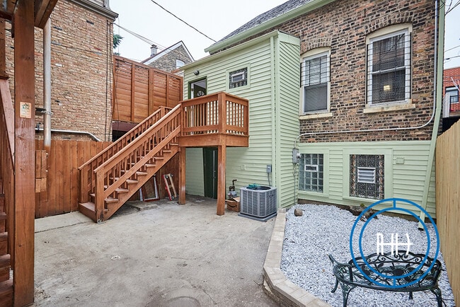 Building Photo - 2144 N Bell Ave