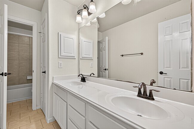 Building Photo - 15 Hadlock Pl