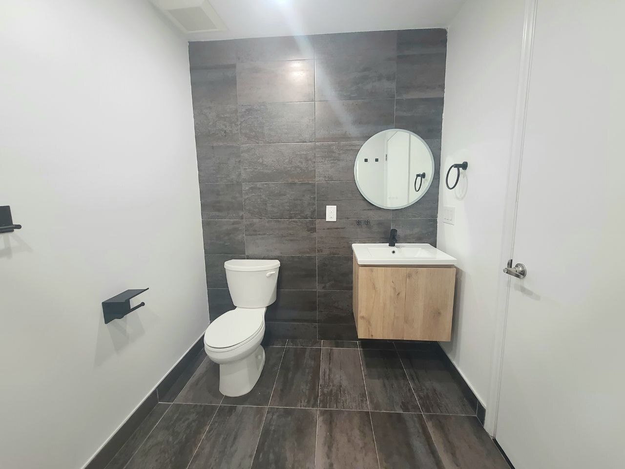 Building Photo - 556 Market St