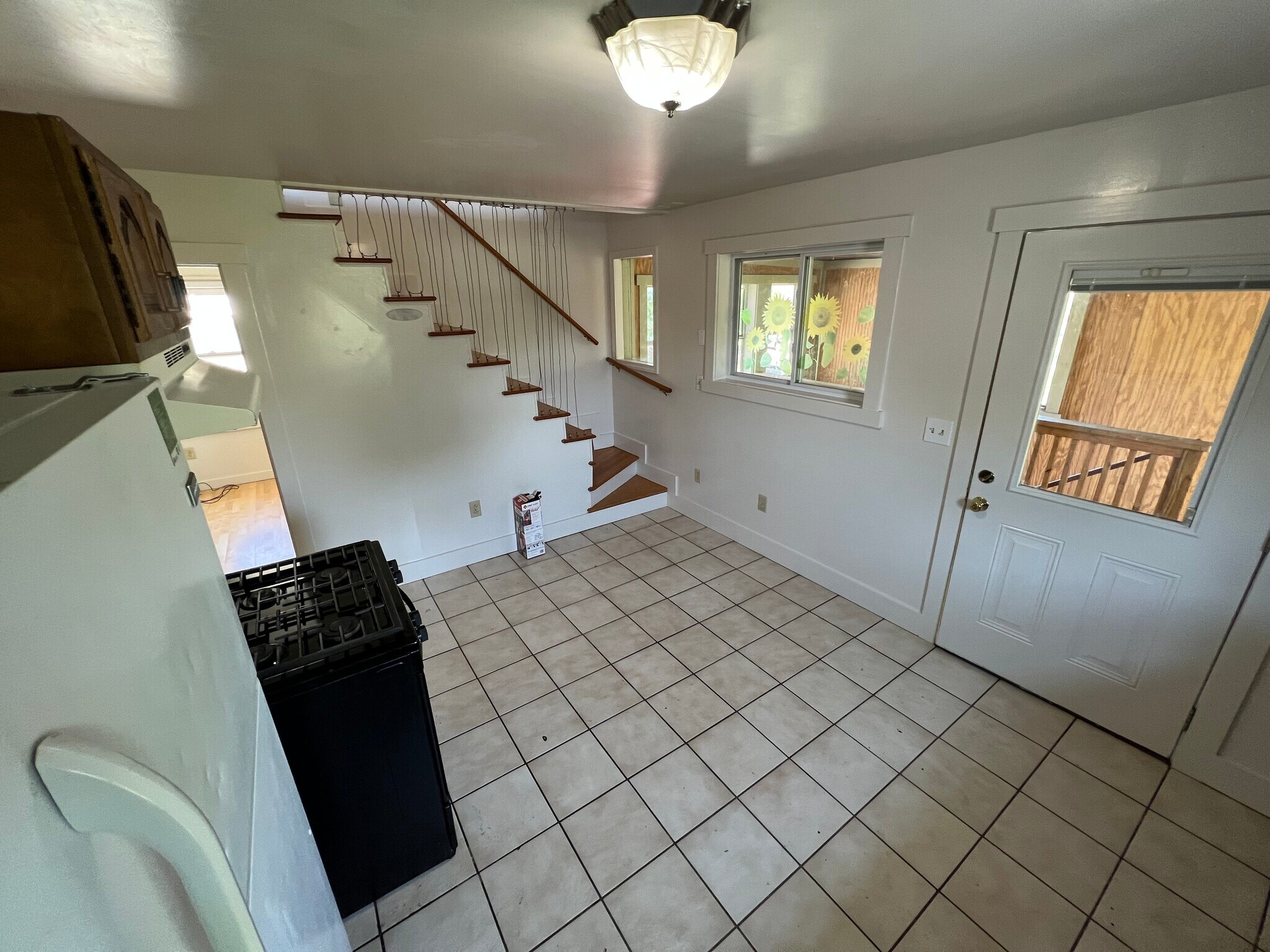 Building Photo - 196 Pine St