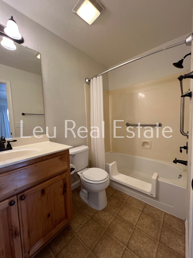 Building Photo - 1514 Loon Lake St