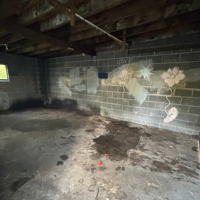 Building Photo - 411 S Hayford Ave