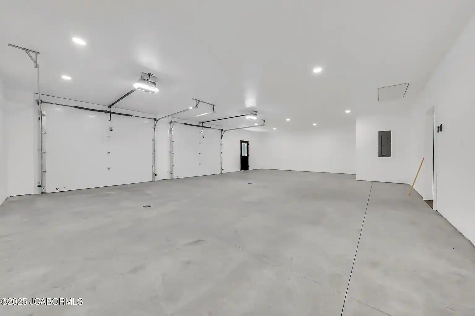 26ft x 40ft garage - 8206 Big Meadows Rd