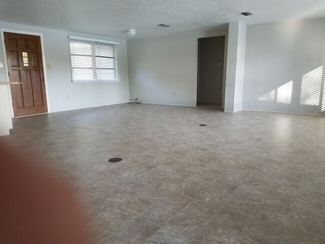 Building Photo - Waterfront 3 bedroom 2 bath in Beautiful B...