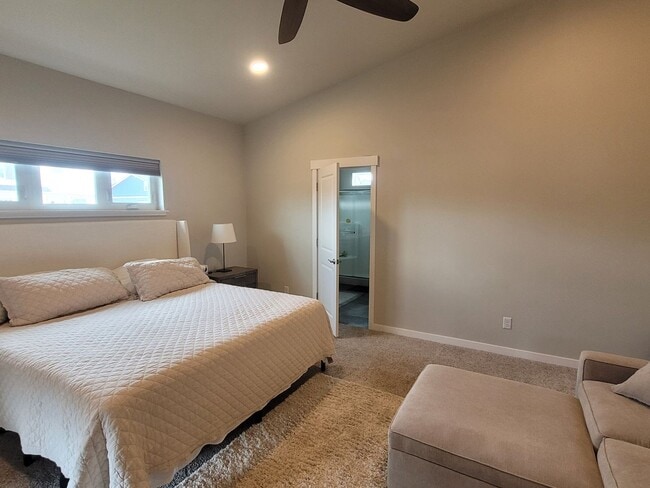 Building Photo - Furnished monthly rental, modern style home with abundant light, garage, backyard. 30-day Min.