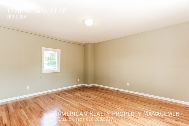 Building Photo - 1220 Thomas St SE