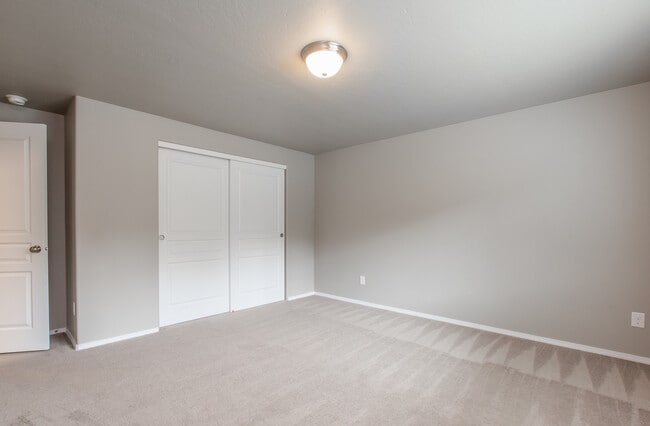 Building Photo - Beautiful 4 Bedroom 2.5 Bath River Run Home