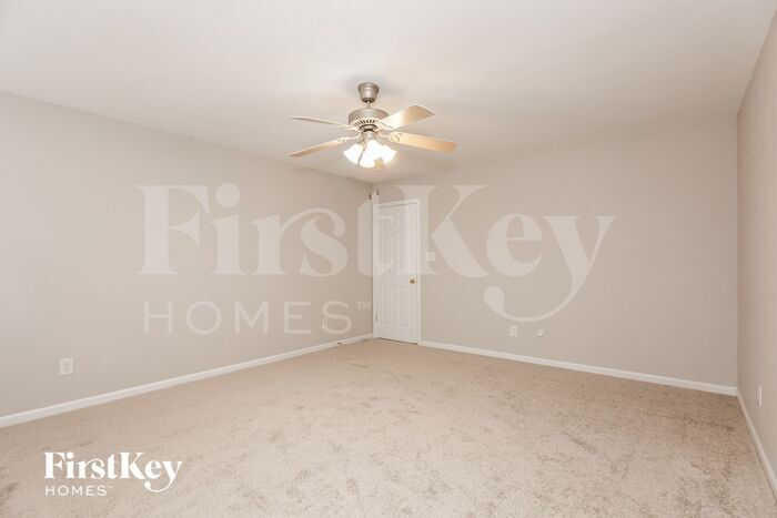 Building Photo - 5633 Waverly Lynn Ln