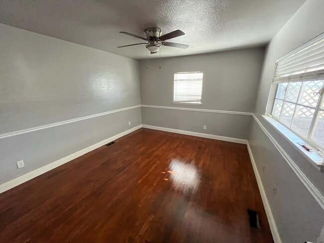 Building Photo - 1308 N Delno Ave