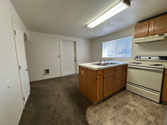 Building Photo - 1545 Crescent Ave