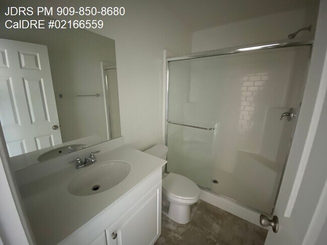 Building Photo - Ontario 4 Bedroom Home