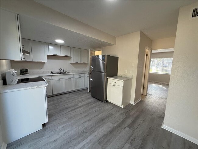 Building Photo - 7206 SW 43 Pl