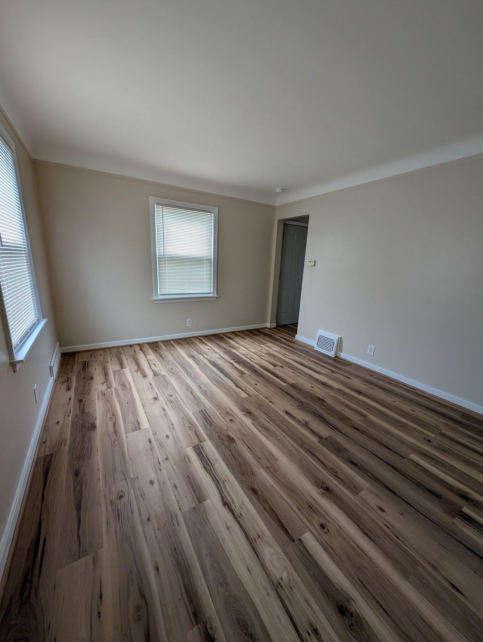 Building Photo - 807 Thurman St