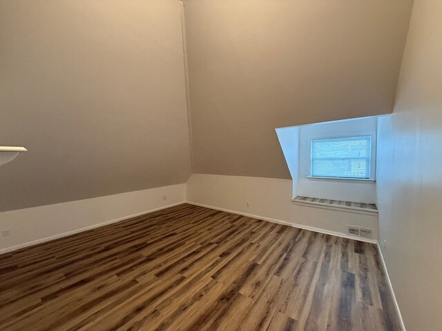 Building Photo - Cozy and Affordable 2 BED 1 BATH with a bonus office space!