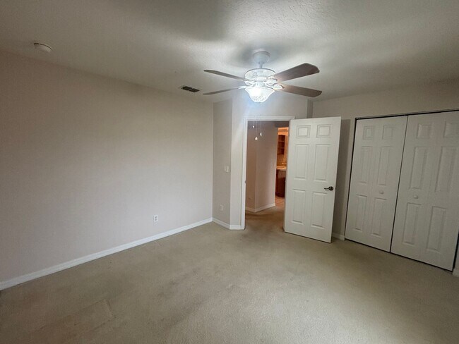 Building Photo - Move in ready 3/2 in 55+ community - near everything