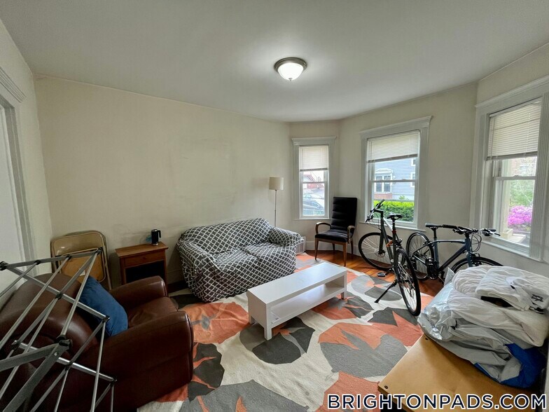 Primary Photo - 7 Bennett St