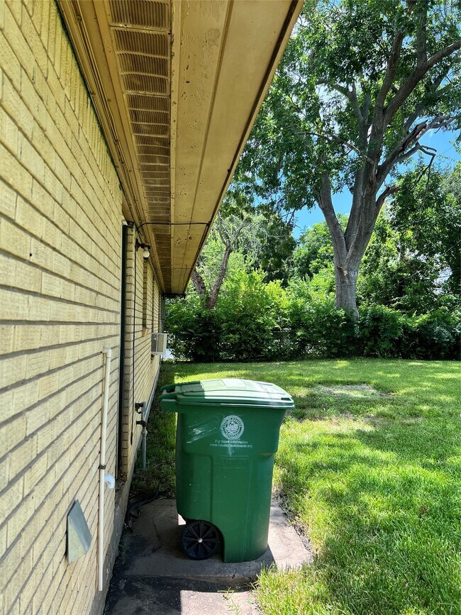 Building Photo - 4122 Madden Ln