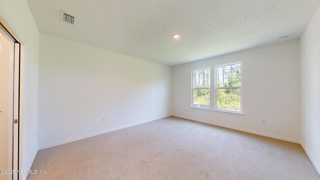 Building Photo - 149 Creek Pebble Dr