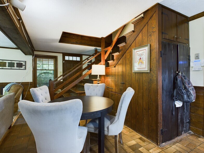 Building Photo - 5301 Bemiss Ct