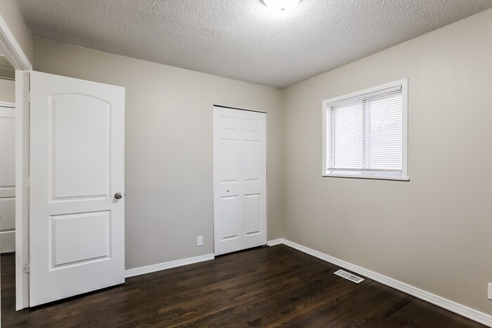 Building Photo - 907 N Yuma Ave