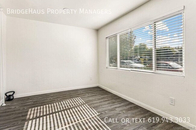 Building Photo - **$500 OFF FIRST MONTH'S RENT** Convenient...